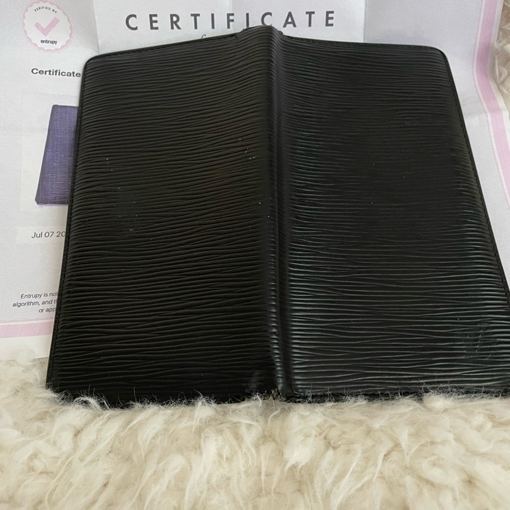 Louis Vuitton EPI Leather Wallet, With C.O.A - Picture 3 of 9